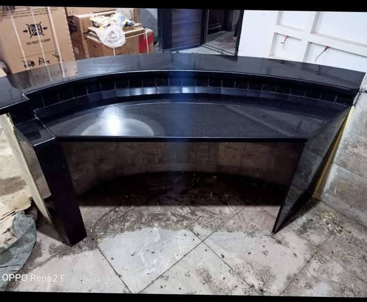 Comptoir arrondi en pierre noire — visuel 3