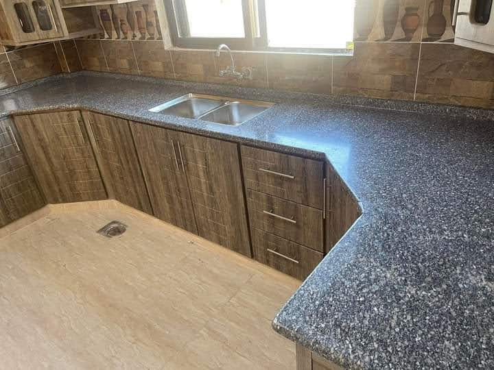 Cuisine complète — Plan et crédence en granit — visuel 4