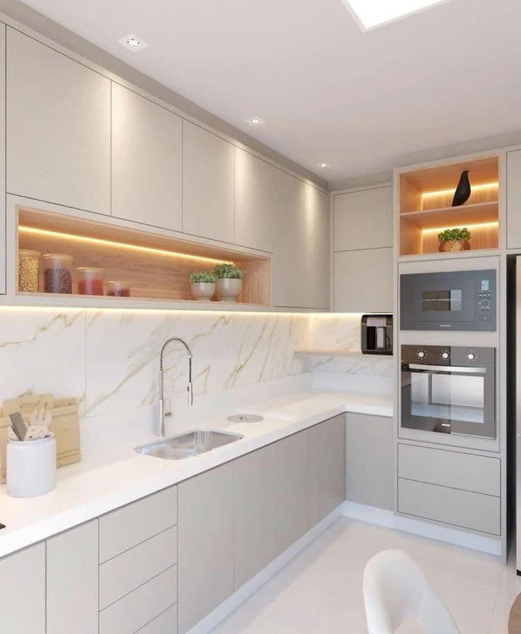 Plan de travail marbre veiné et chute d'eau — visuel 4