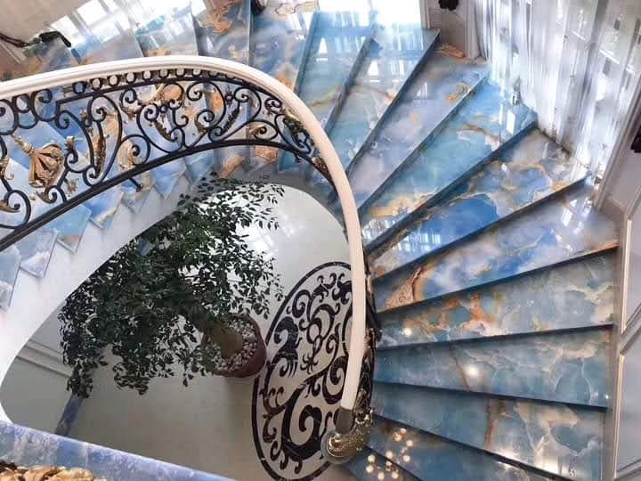 Escalier en marbre blanc — visuel 2