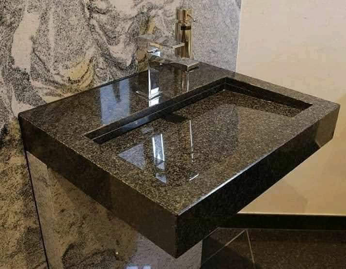 Seuil et marche en marbre brun — visuel 2