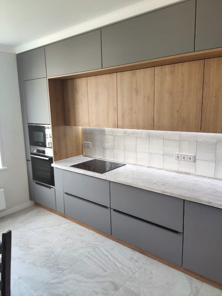 Cuisine gris et bois — Plan clair