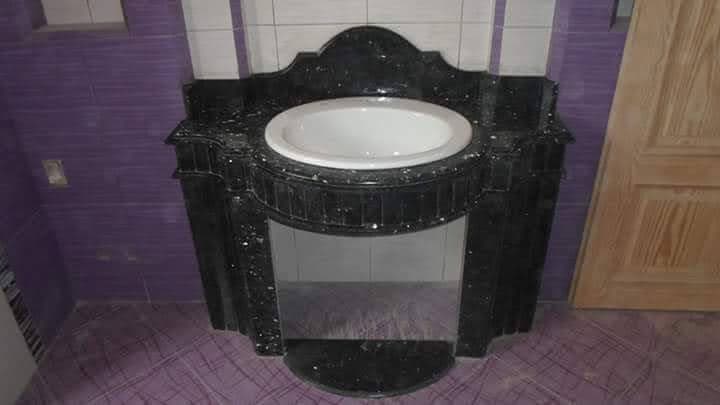 Meuble vasque en pierre noire